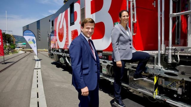 Plasser & Theurer unveils ÖBB electric maintenance vehicles