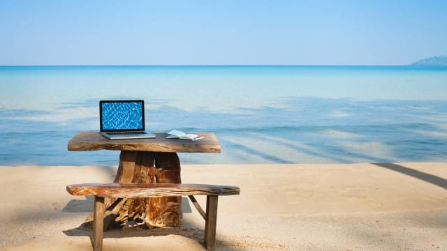 What makes a destination a compelling location for digital nomads and remote workers?